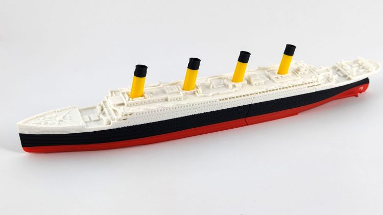 RMS Titanic 345 łamany + RMS Carpathia 220 - metalowe wstawki