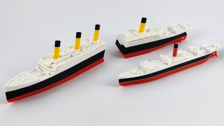 RMS Titanic 345 łamany + RMS Carpathia 220 - metalowe wstawki