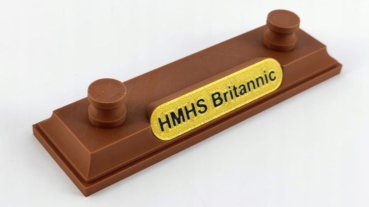 Magnetyczna podstawka pod modele HMHS Britannic (269 mm i 345 mm) - brązowa