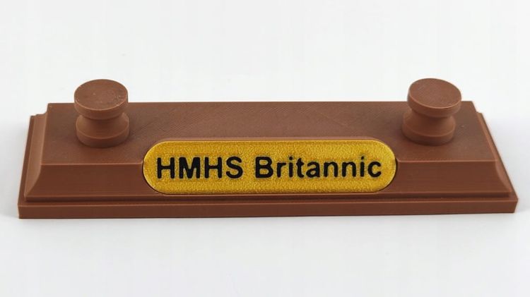 Magnetyczna podstawka pod modele HMHS Britannic (269 mm i 345 mm) - brązowa
